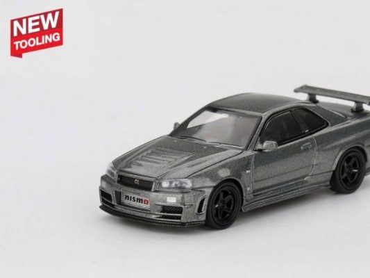 Chiếc xe Nissan Skyline GT-R mã MGT01160 của MINI GT mang theo mác New Tooling