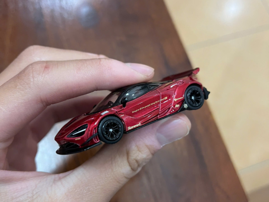 Sự khớp tỉ lệ với body kit, cánh gió, phụ kiện