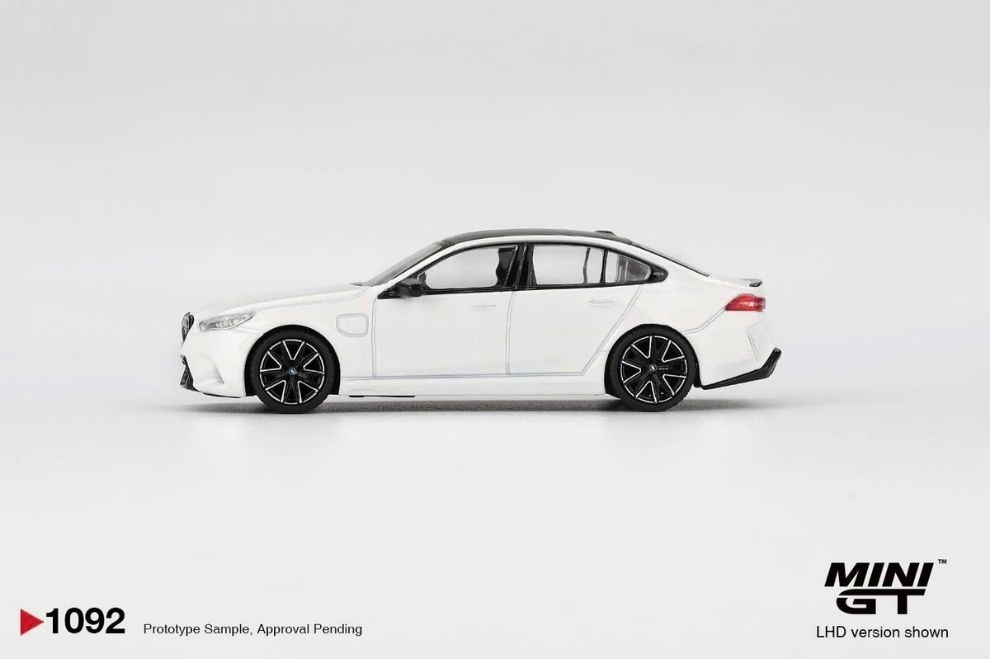 MGT01092 Mini GT BMW M5 Alpine White – ảnh chi tiết 2